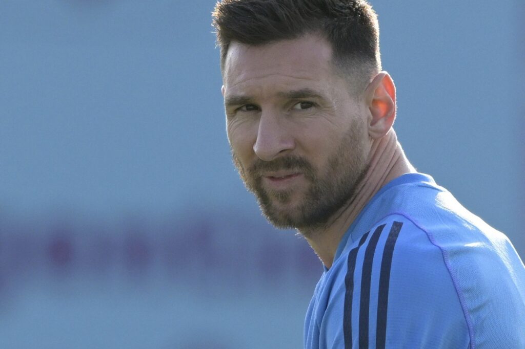 Messi centre stage as Argentina