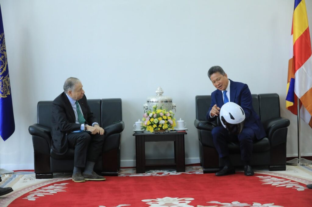 Chanthol briefs UN special envoy for road safety on Cambodian government campaign to reduce casualties