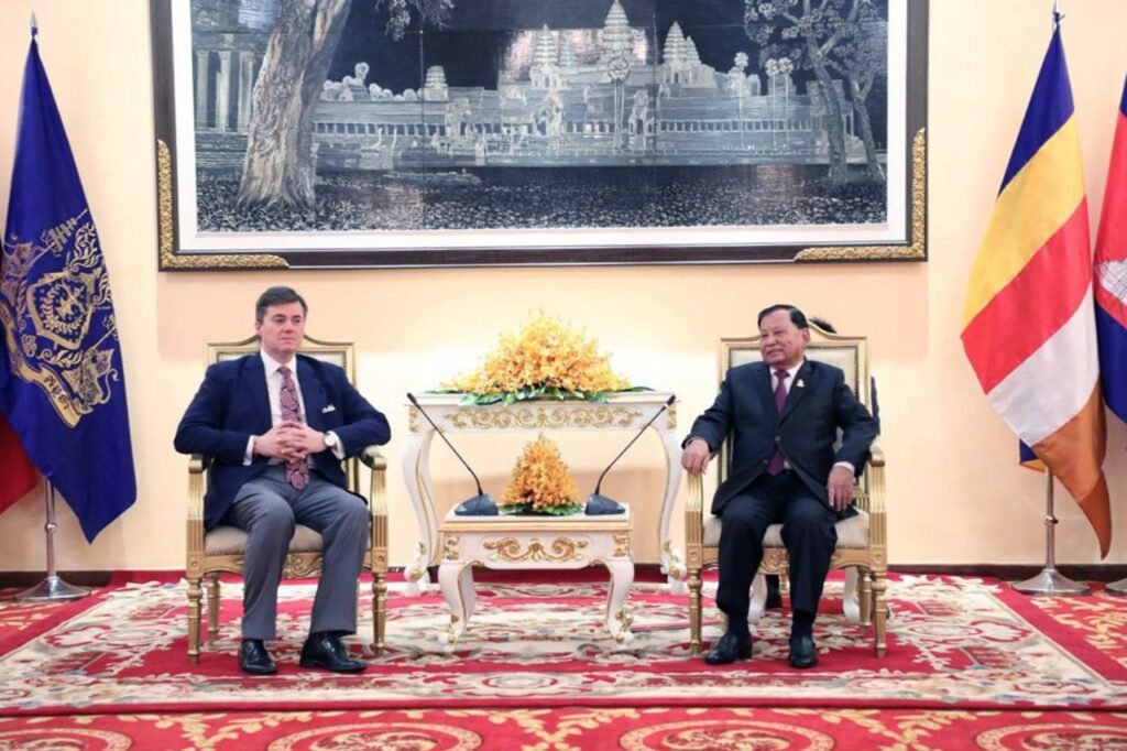 Say Chhum receives delegation from Francophone parliament