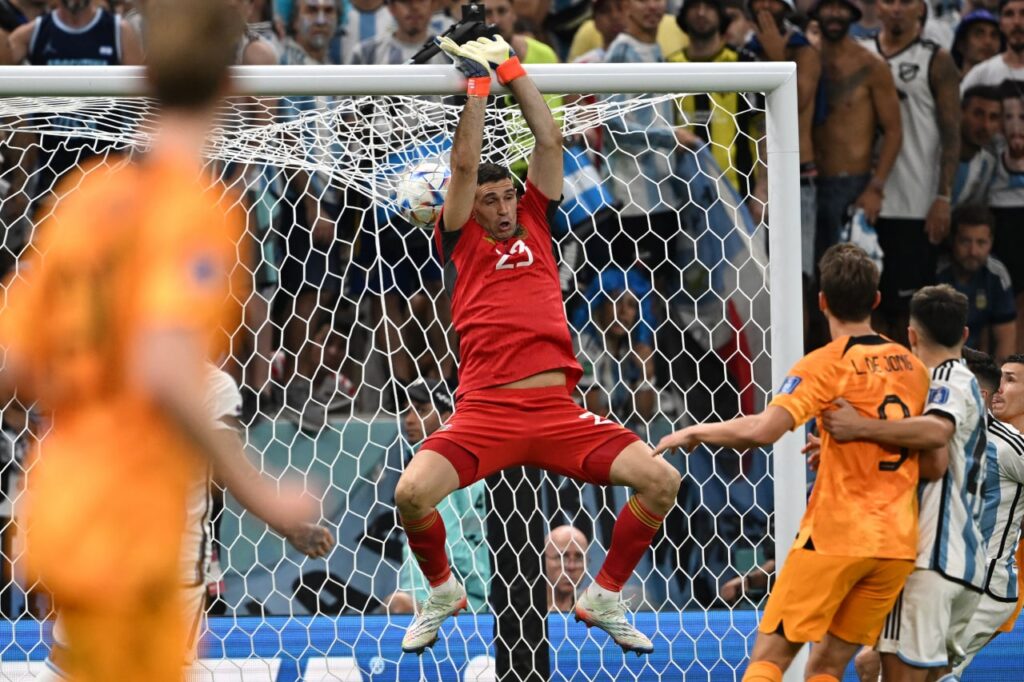 Goalkeeper Martinez saves Argentina from World Cup heartbreak
