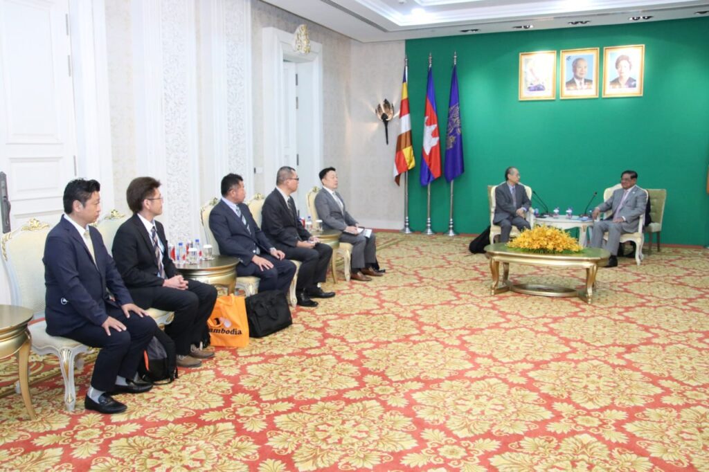 Japanese investors talk investment visions with interior minister