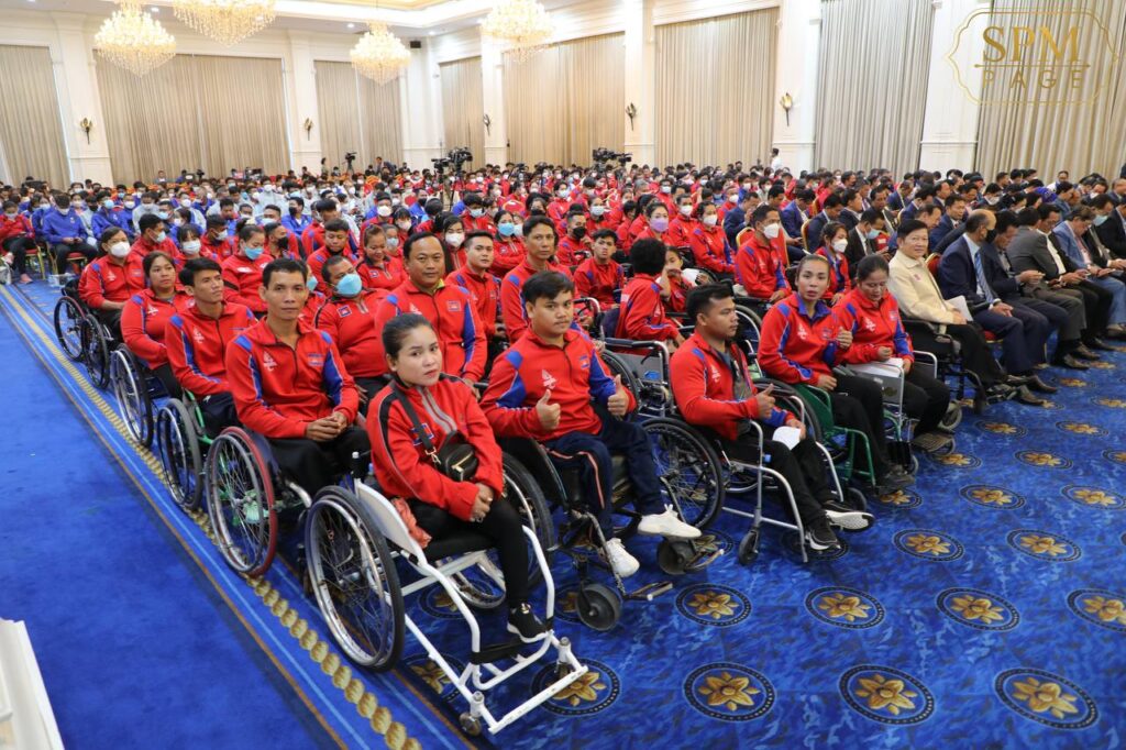 Hun Sen offers encouragement to para athletes
