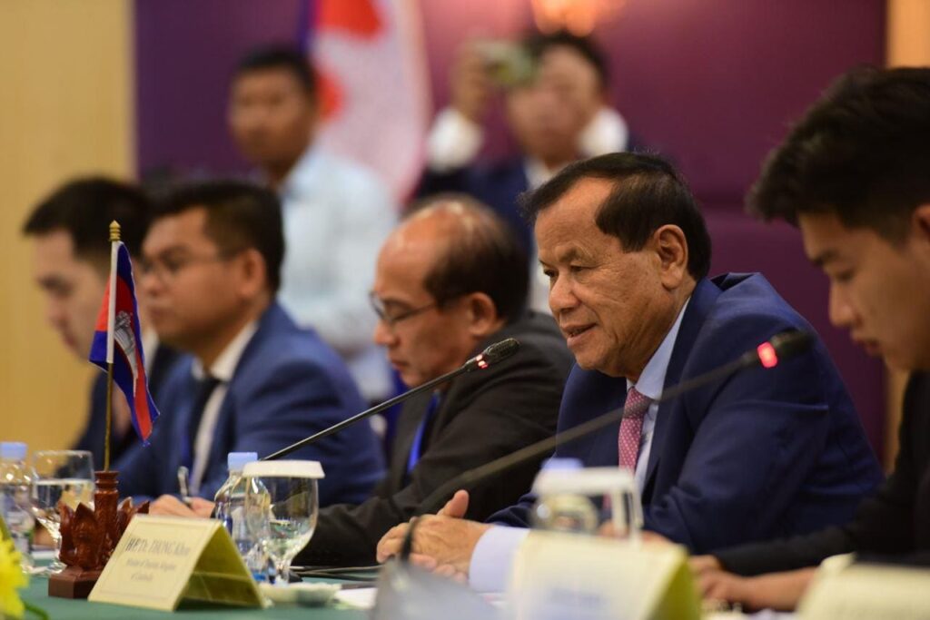 Tourism minister urges China for more direct flights to Cambodia