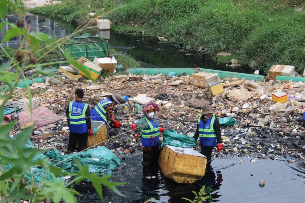 Japan reaffirms support for Kingdom's fight against marine plastic pollution