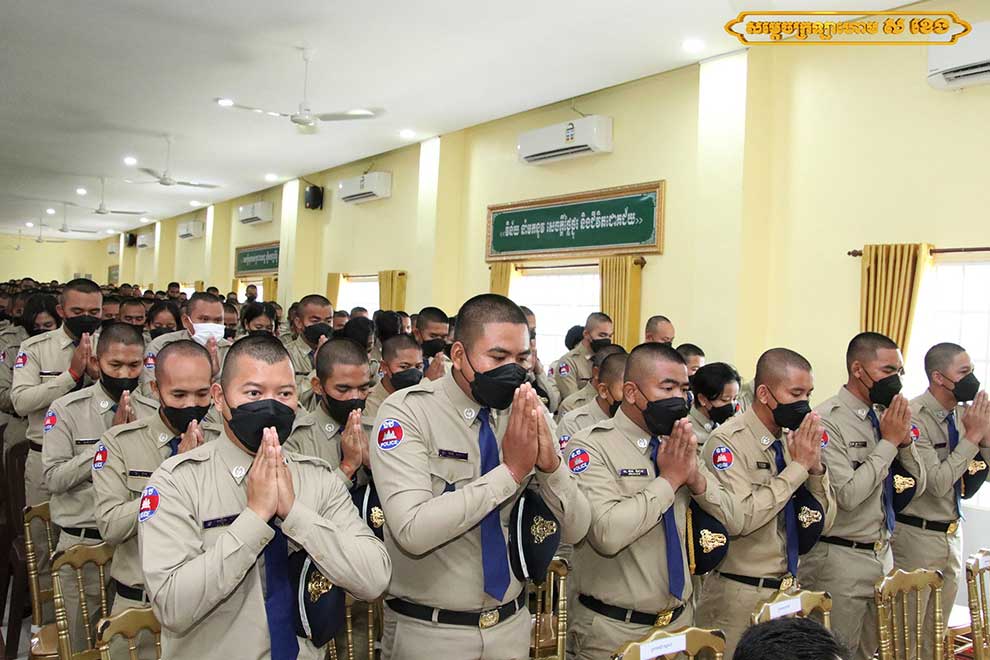 Sar Kheng: Police job interviews to replace old exam