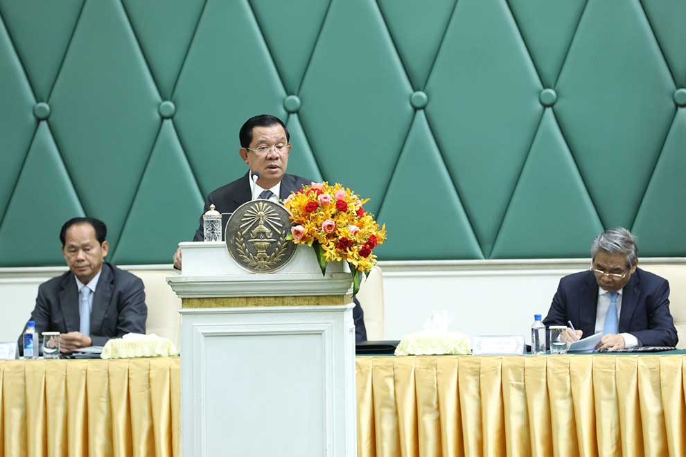 Hun Sen highlights successes of grass roots working groups