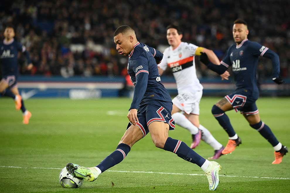 Kylian Mbappe keeping mum on PSG future
