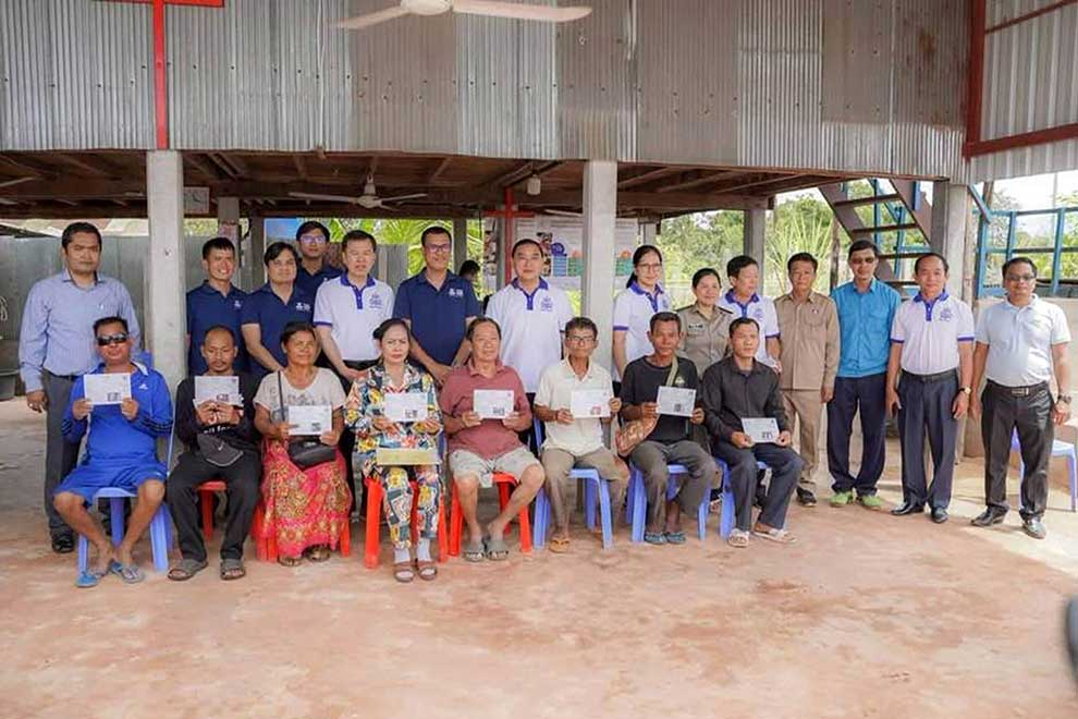 Last warning for Angkor park holdouts