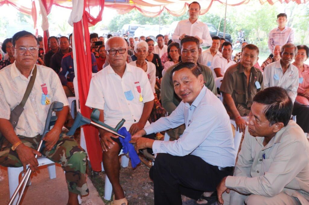 Siem Reap veterans honoured with medals