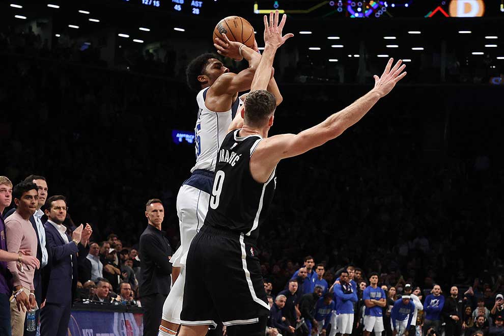 Dinwiddie buzzer-beater seals Mavs win over Nets
