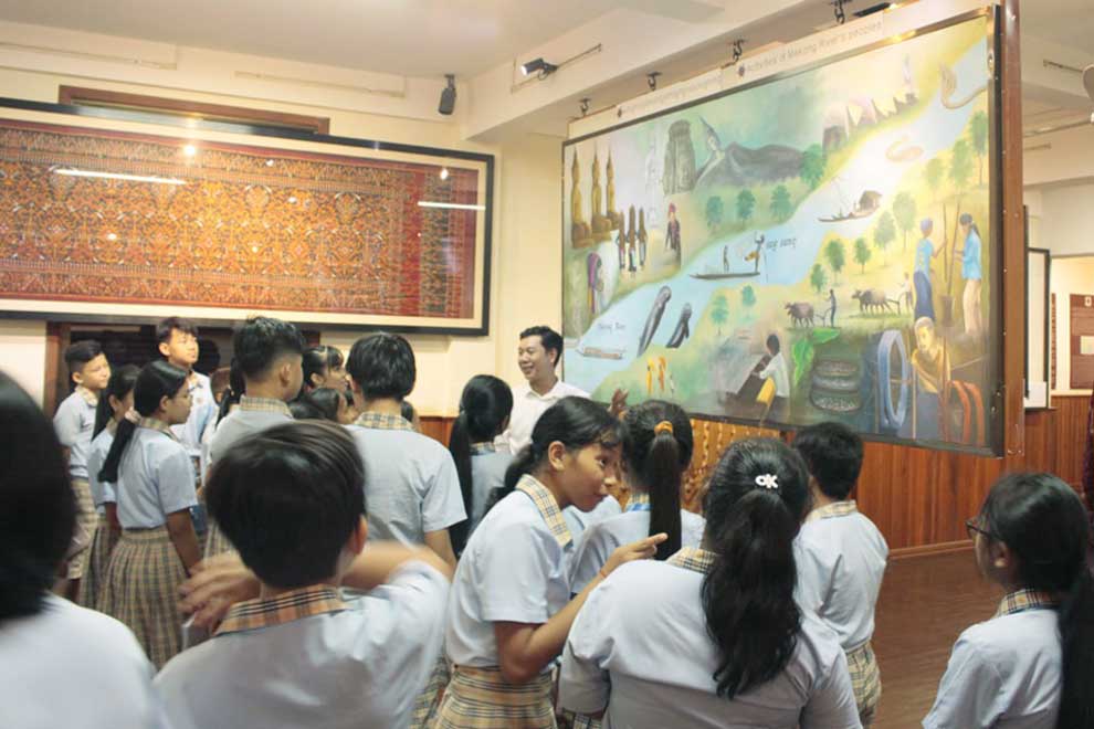 Students enjoy new dyeing experience in Siem Reap