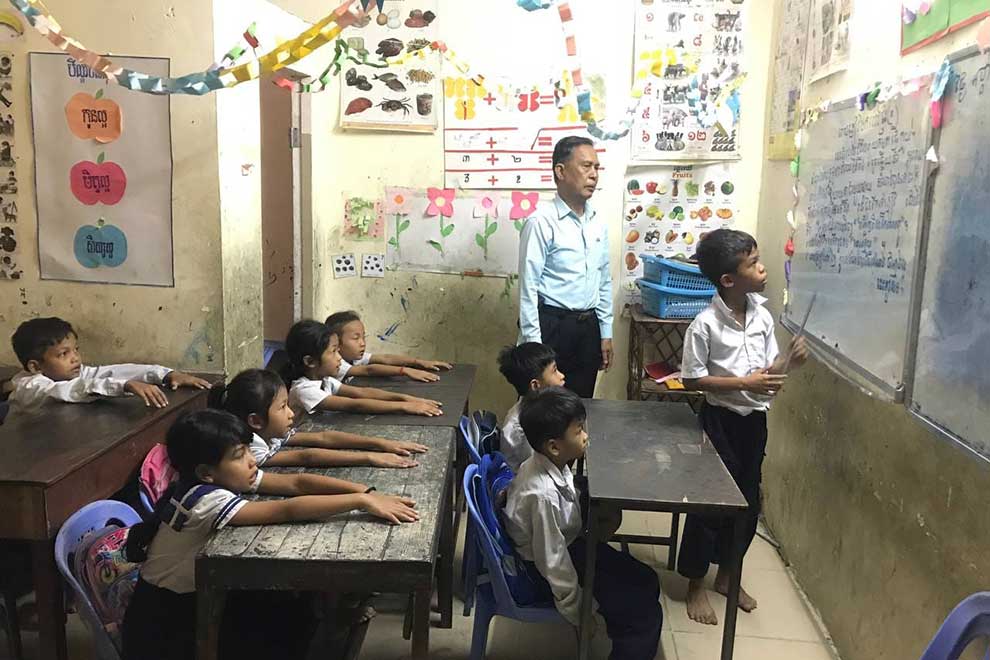 Stung Meanchey trash dump school in need of funds