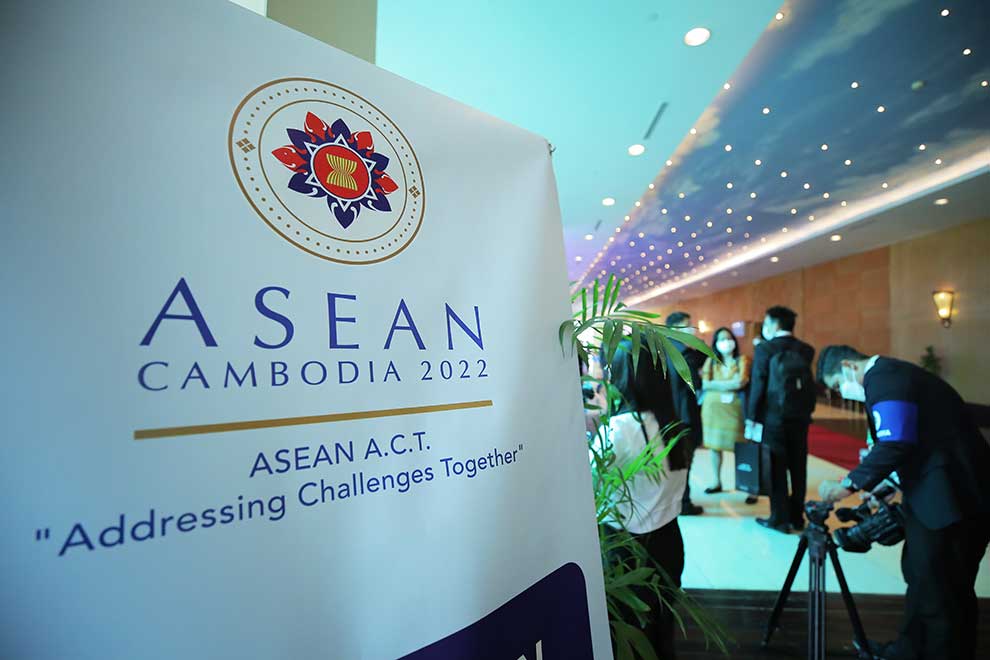 Complex Myanmar crises hang over ASEAN Summits