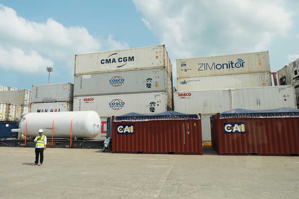 Jan-May France trade slips 6% on-year but surplus remains