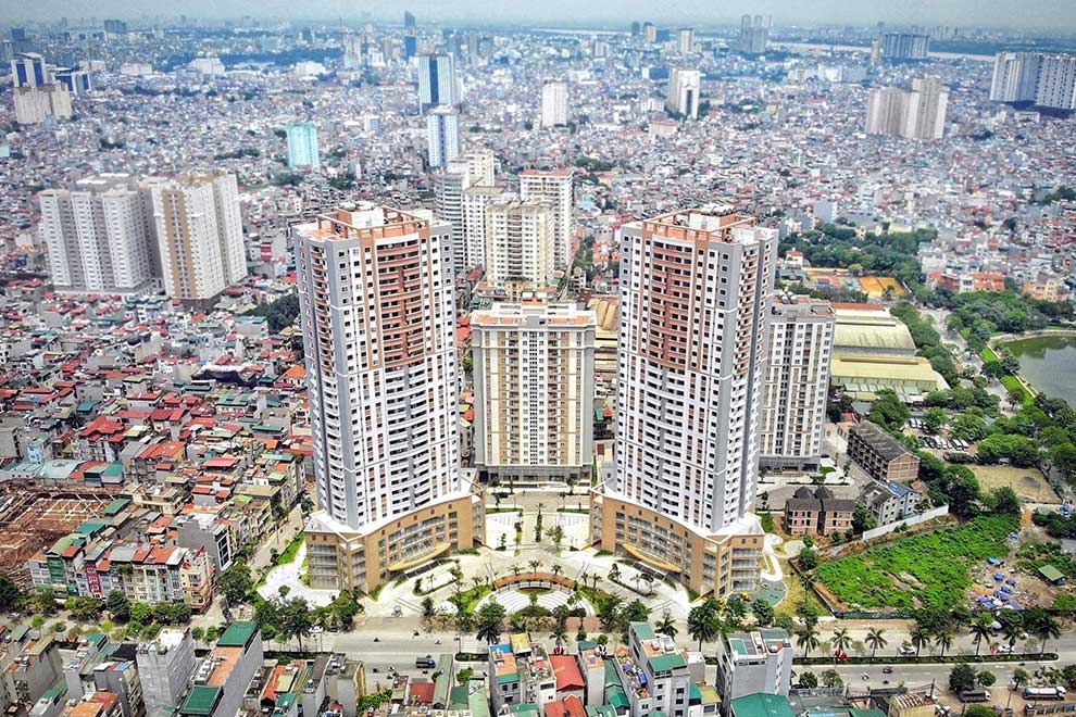 VN experts warn on realty firms' participation in banks