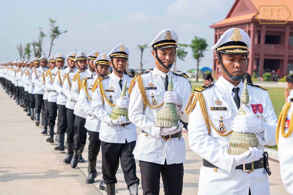 Ceremonial procession honours service