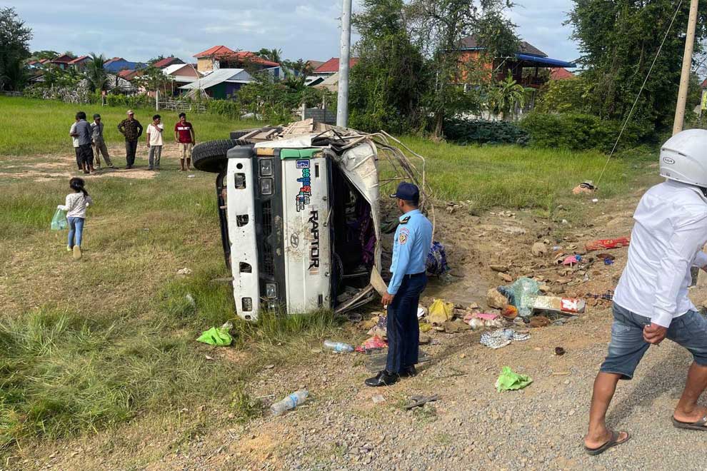 Over 50 garment workers hurt in Kampong Speu truck crash