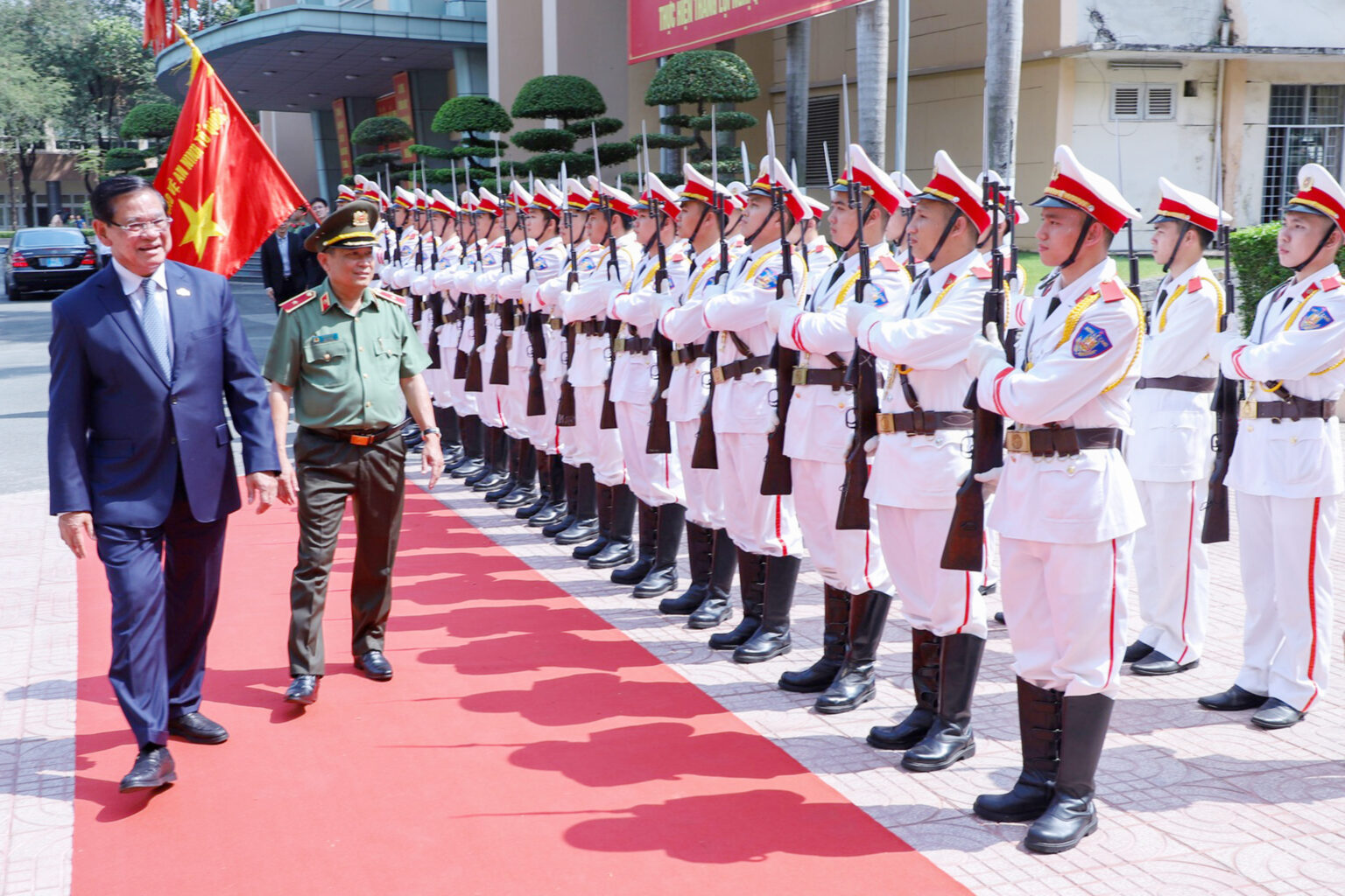 Sar Kheng calls for continued cross-training with Vietnamese police