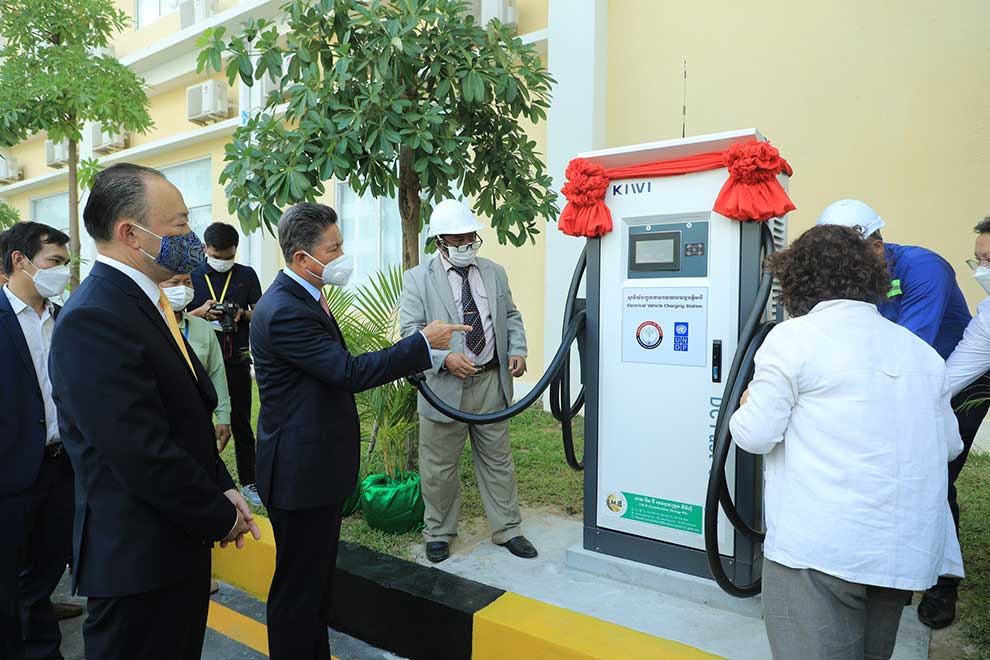 CDC fast-tracks work on auto