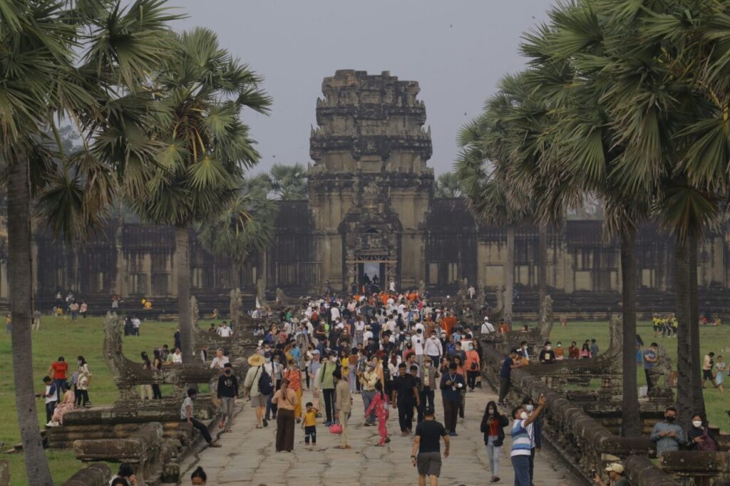 Tourism official: Make tourists feel at home