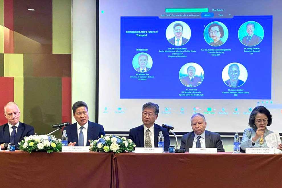 Chanthol envisions future of transport at Asia forum