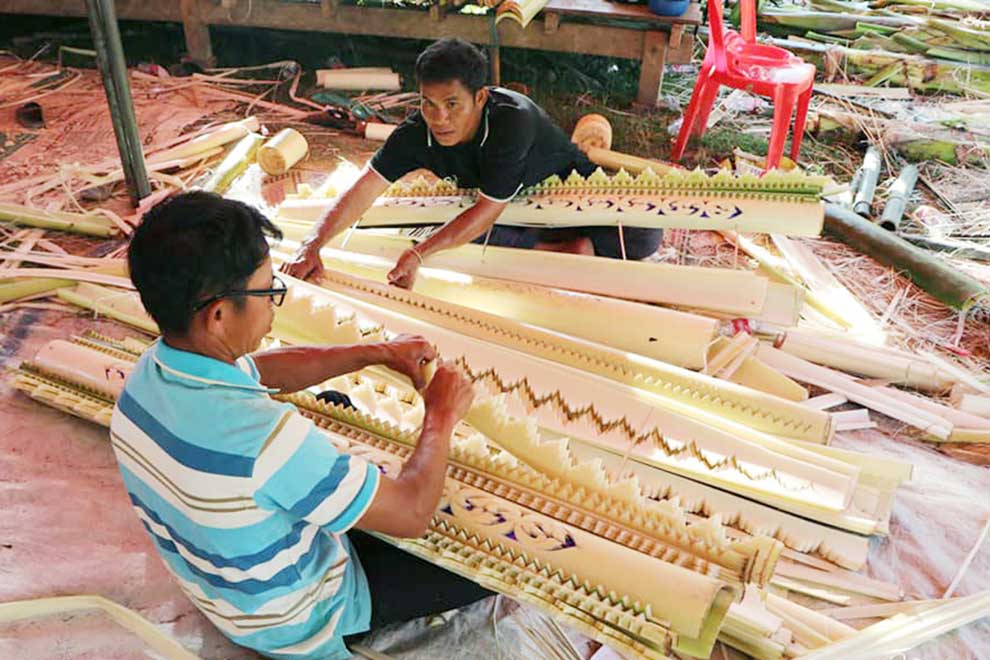 Ornate banana trunk carvings sharpen pride in Siem Reap