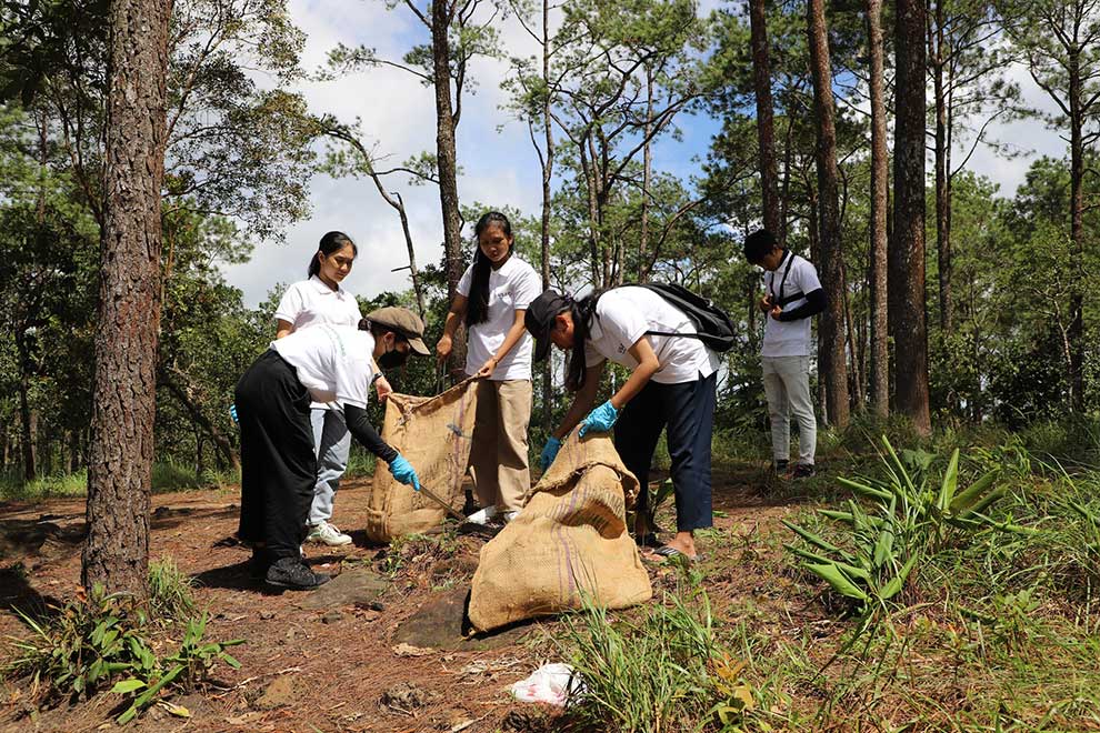 Cambodia Green Future sponsors 'Stop Littering' contest for youths