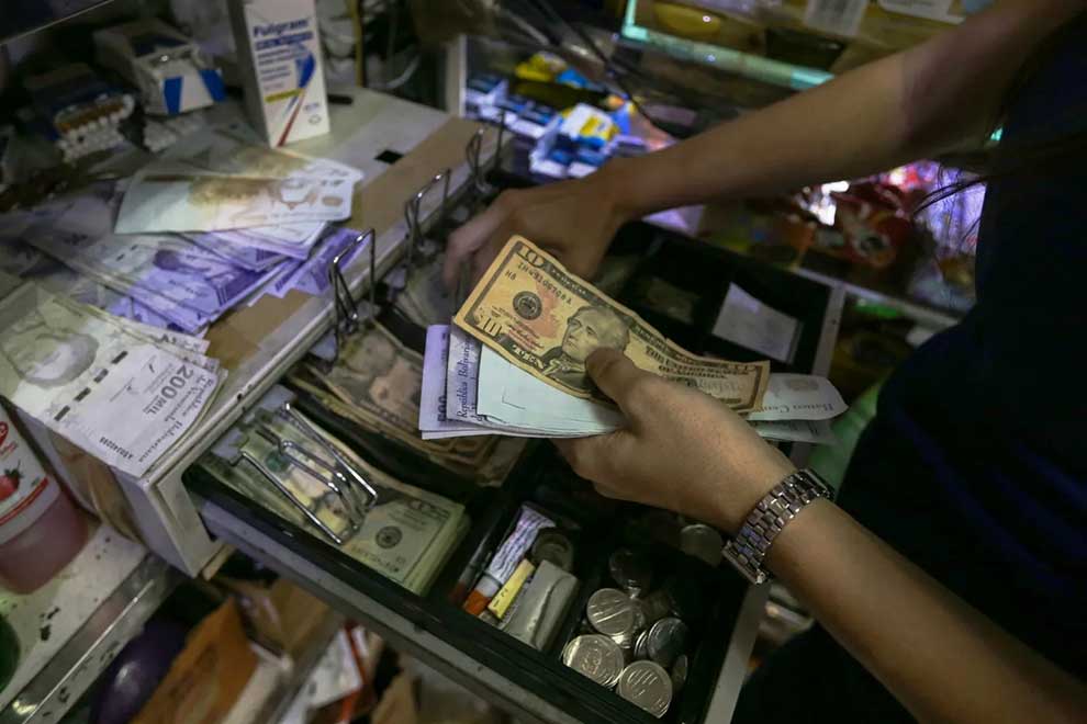 Venezuela's risky currency measures to fight inflation