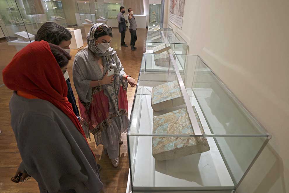 Iran recovers stolen relics