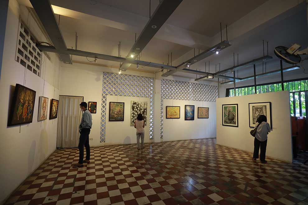 Group art show memorably ambitious