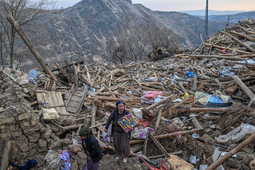 To strengthen women's resilience to disasters