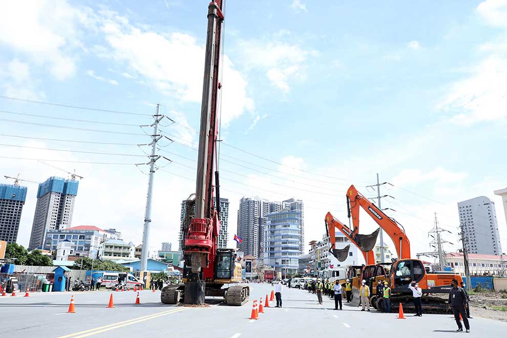 PM breaks ground on $47M flyover job for Phnom Penh